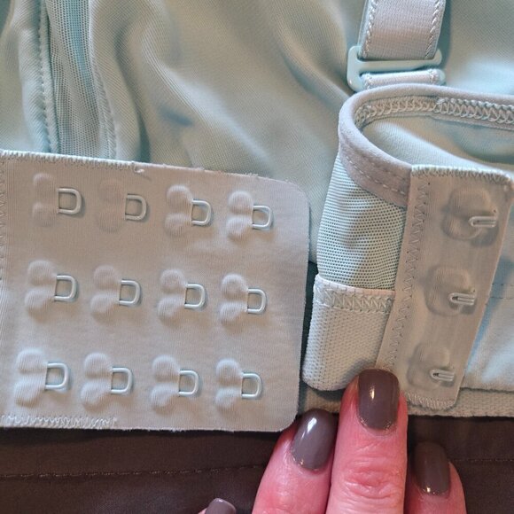 Lululemon Ta Ta Tamer II - 32 B/C Opal - Picture 7 of 7